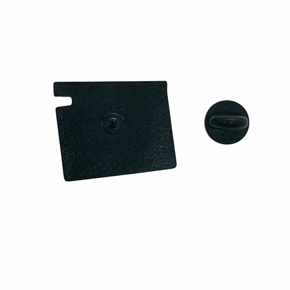 ⭐Movie Set Clapboard Enamel Pin Speak Fluently In Movie Quotes Brooch Black New⭐ - Picture 5 of 6